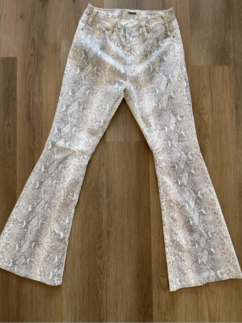 342. Rock & RollSnake Print Flared Pants in Cream and Gray
